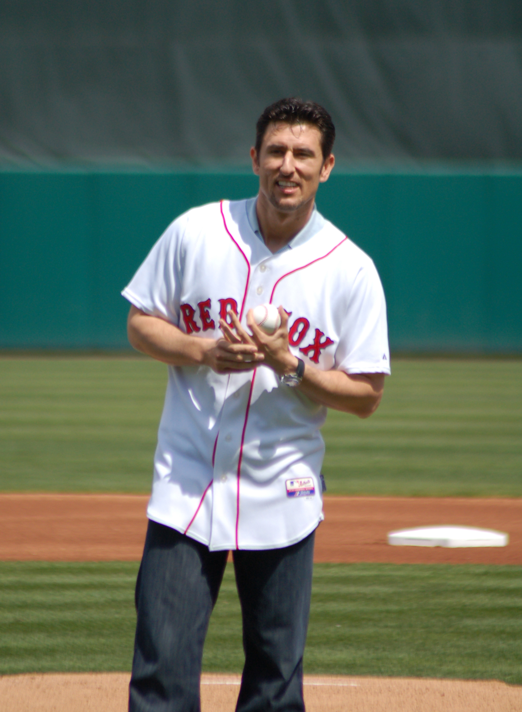 Garciaparra inks two-year deal with Dodgers